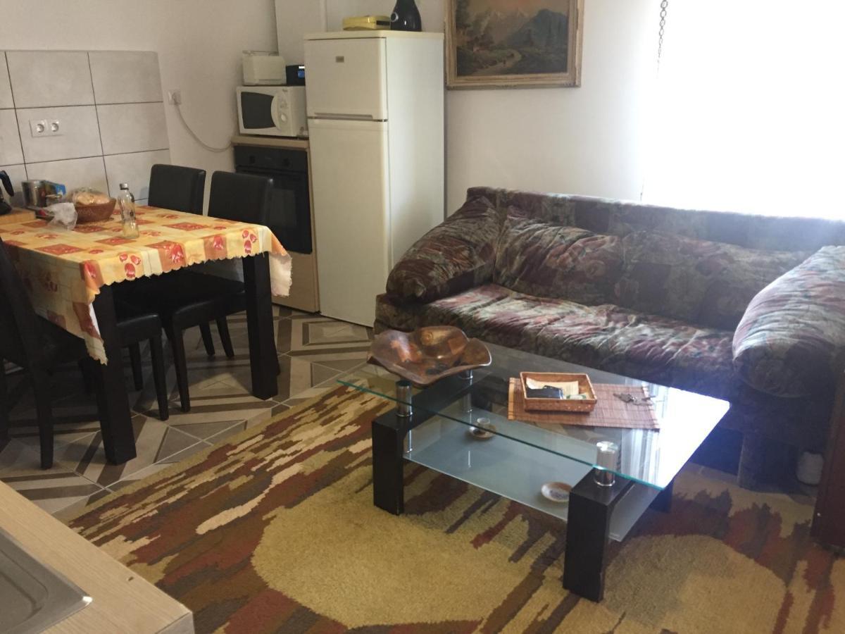 Casa Rustica Cu Terasa Villa Mediaş Eksteriør bilde